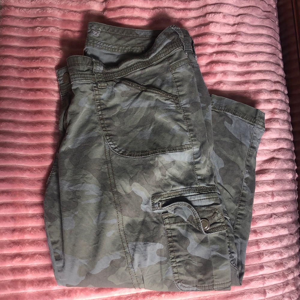 Camo Capris